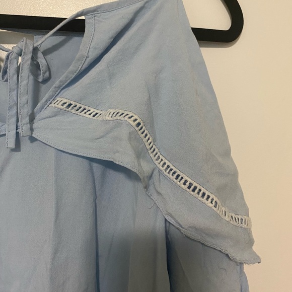 ✨2/$10✨Women’s Blue Top Size S - Picture 2 of 5